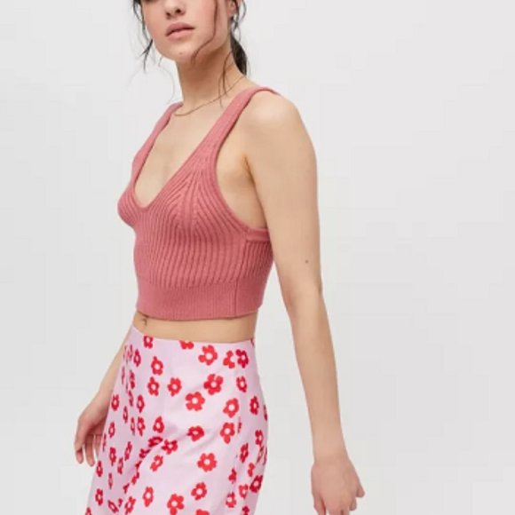 Oh Polly pink satin flower mini skirt - Picture 4 of 10